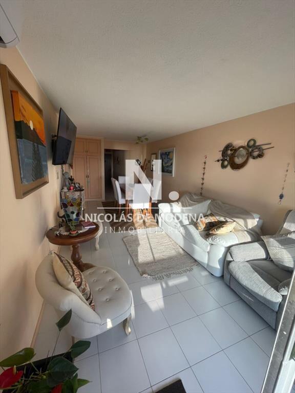 Vende apartamento de 2 dormitorios con agradable