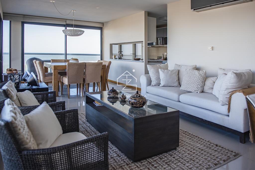 Apartamento Penthouse, frente al mar, playa brava, 3 dormit