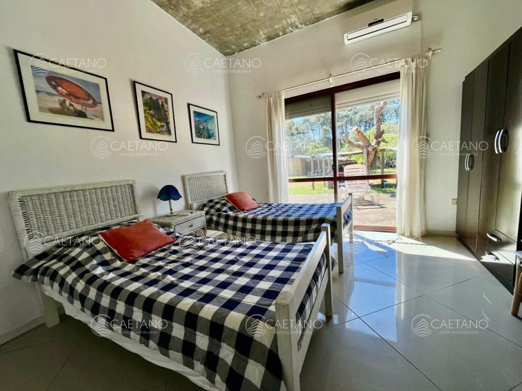 VENTA DE CASA EN PUNTA BALLENA-CLUB DEL LAGO