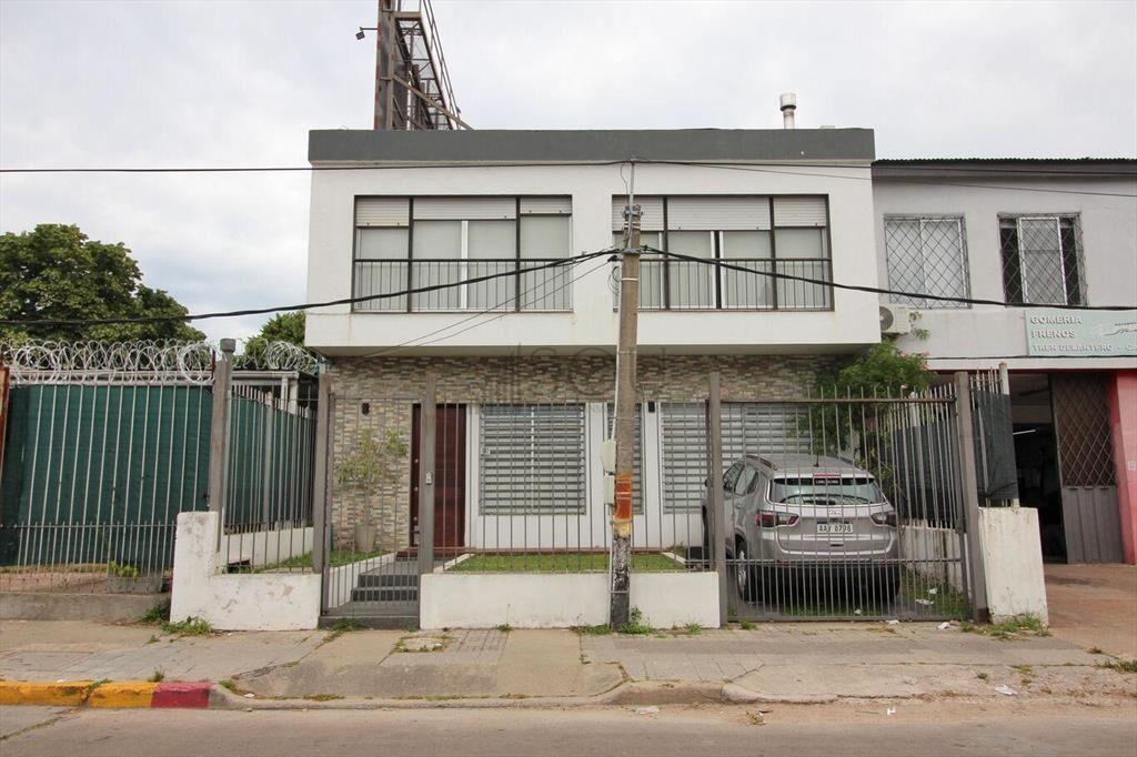 VENTA 2 CASAS, LOCAL COMERCIAL Y ESTACIONAMIENTO SOBRE AVEN