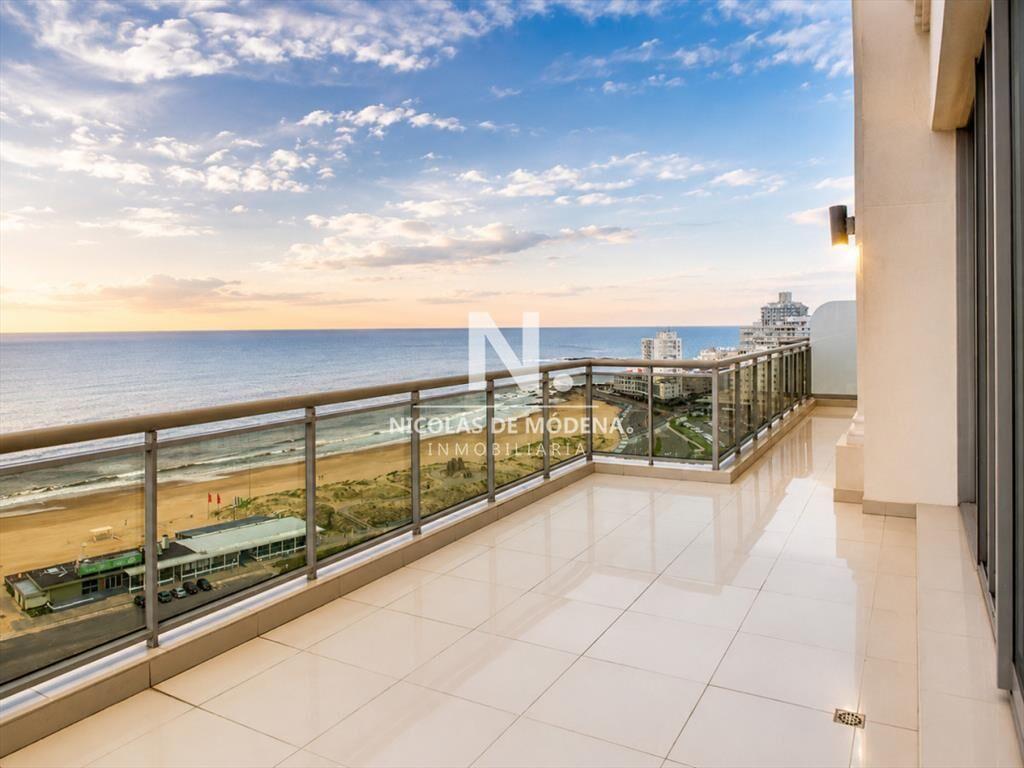 El lujo frente al mar, penthouse en Playa Brava