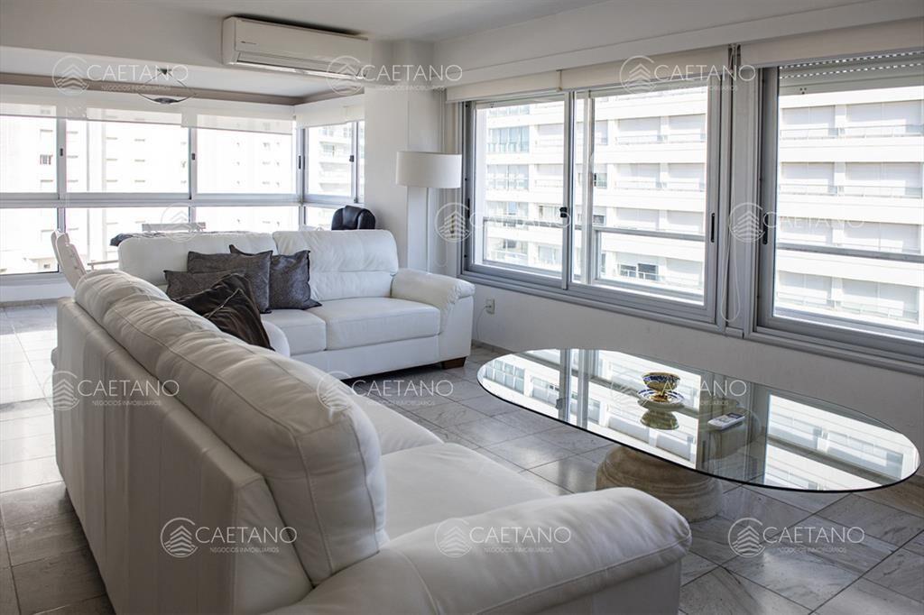 Vende apartamento de 3 dormitorios en Mansa, Punta del Este