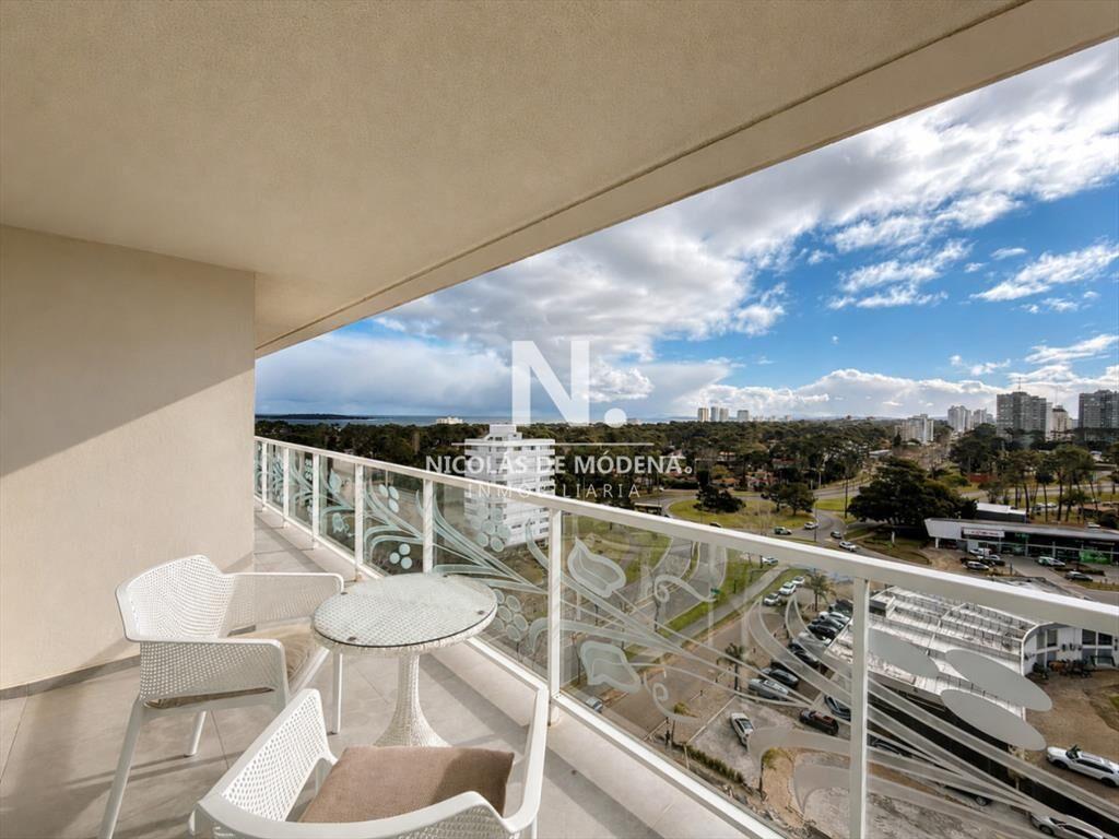 En venta en edificio Yoo, apartamento de 1 dormitorio y med