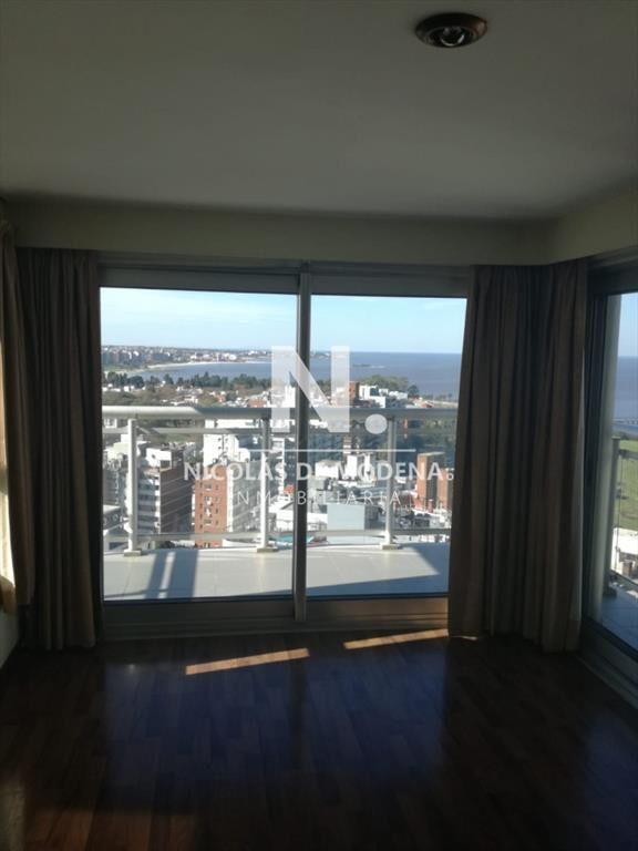 ESPECTACULAR VISTA EN EL MEJOR PUNTO DE MONTEVIDEO