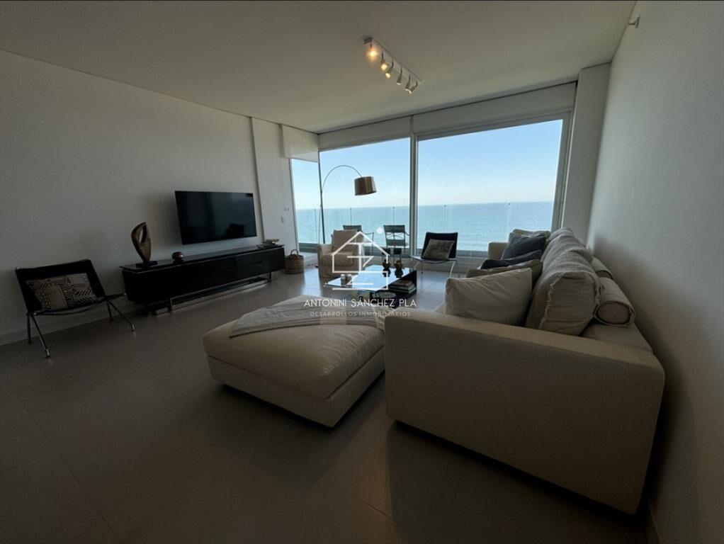 Vende apartamento de 3 dormitorios con vista al mar en Brav