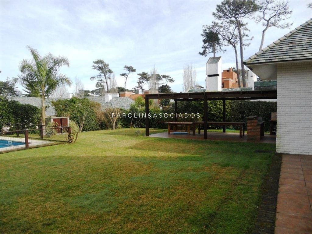 EN ZONA MANSA ESPECTACULAR CASA
