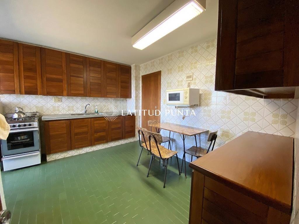 Apartamento en Roosevelt, piso alto de 3 más