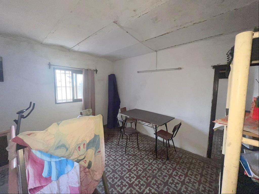 Venta local comercial de 277m2 sobre Gral Flores