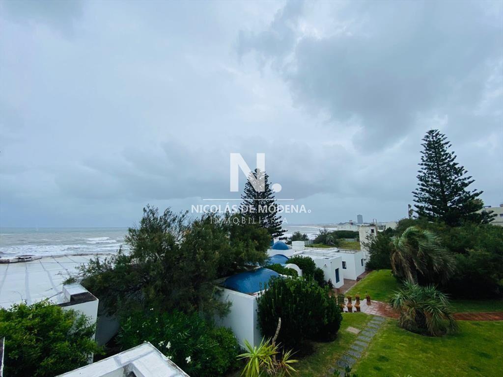 Casa frente al mar en La Barra