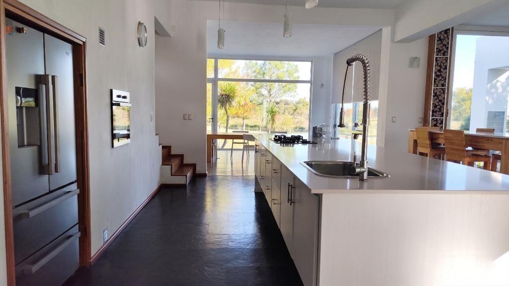 Exclusiva Casa 4 Suites en Venta en Village & Golf