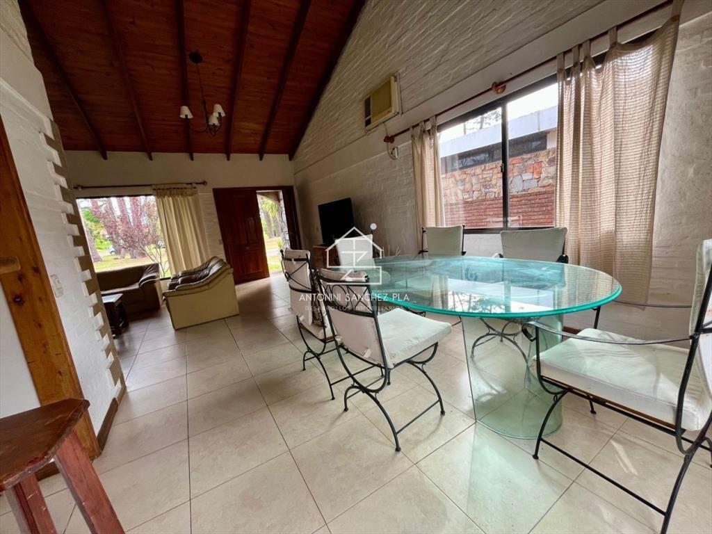 VENTA CASA DE 4 DORMITORIOS PUNTA DEL ESTE