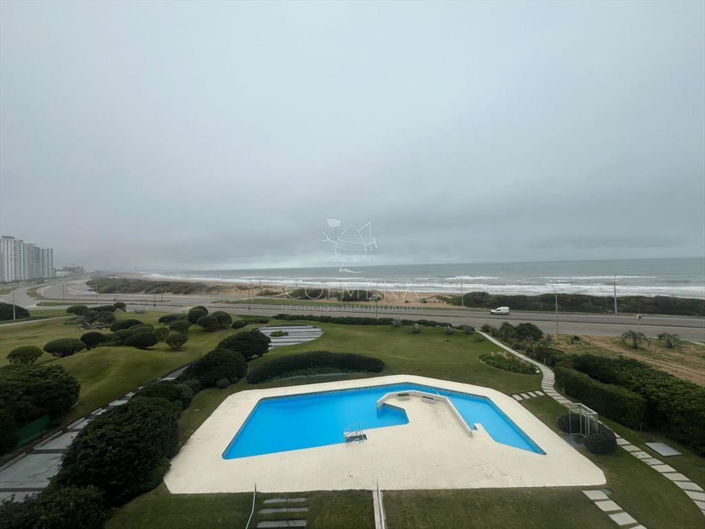 Apartamento en Venta de 3 dormitorios en Punta ,