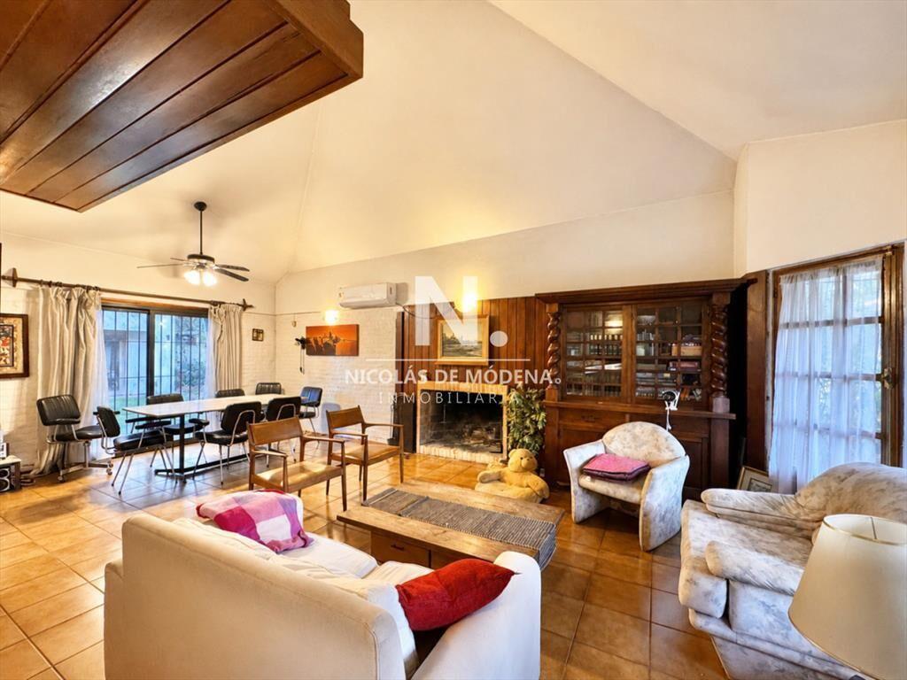 Vende casa de 3 dormitorios mas dep de servicio