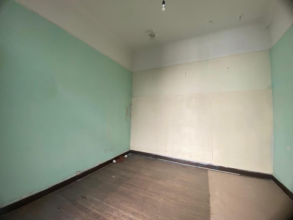 Venta en el Centro de local más dos apartamentos en padrón