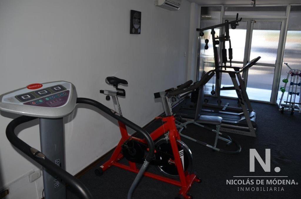 Apartamento sobre Av Roosevelt en venta, Punta del Este