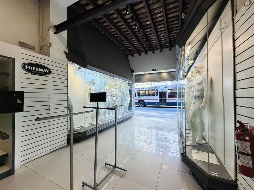 alquiler local comercial sobre 18 de Julio. Cordón
