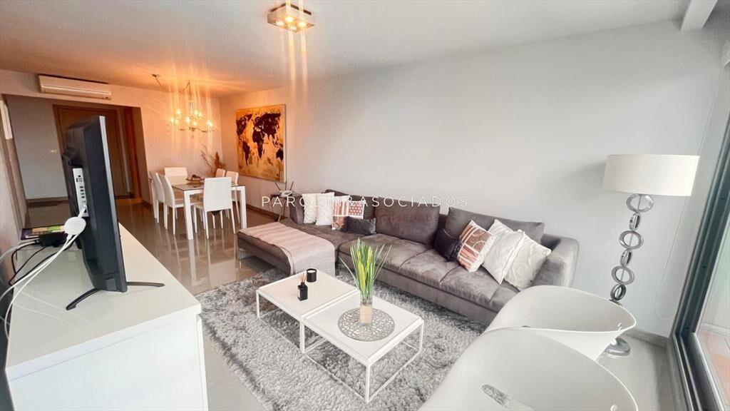 Apartamento en venta de 2 dormitorios en edificio