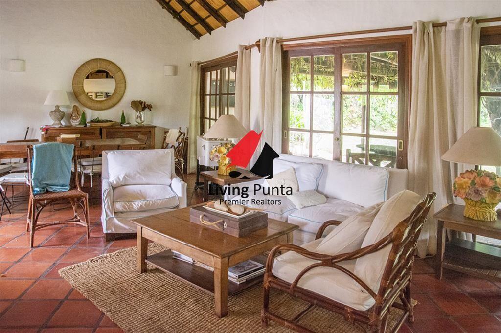 En venta casa de 1 dormitorio con dependencia en Cantegril