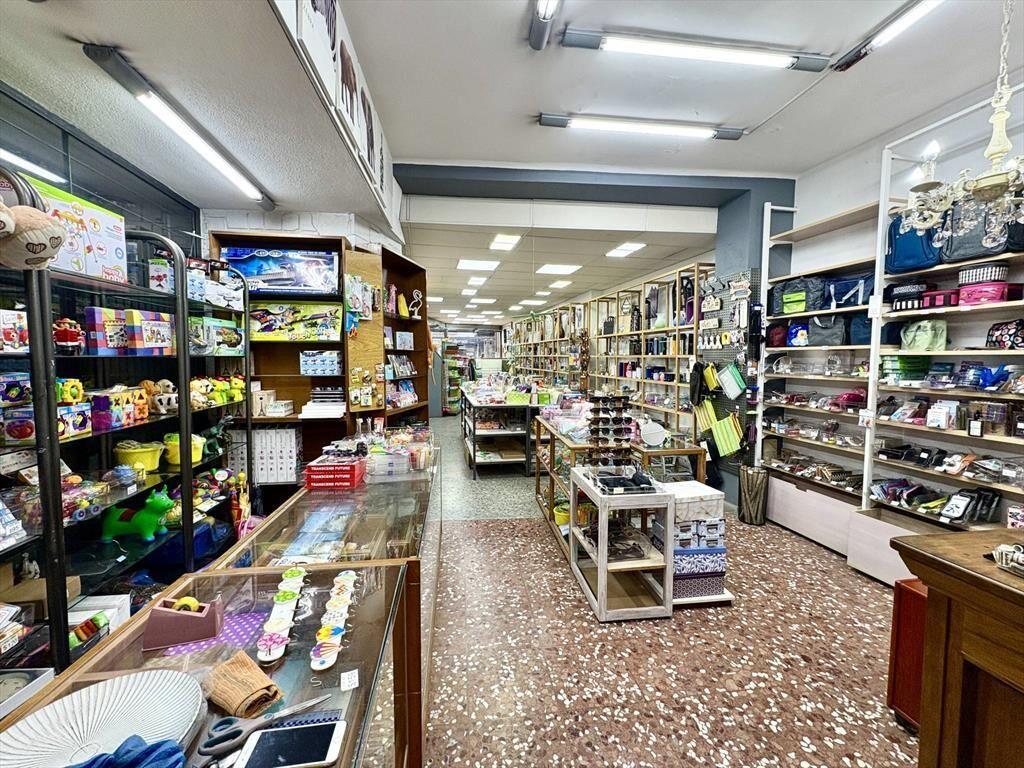 Venta de Local comercial con 294 Mts2 en Cordón sobre 18 de