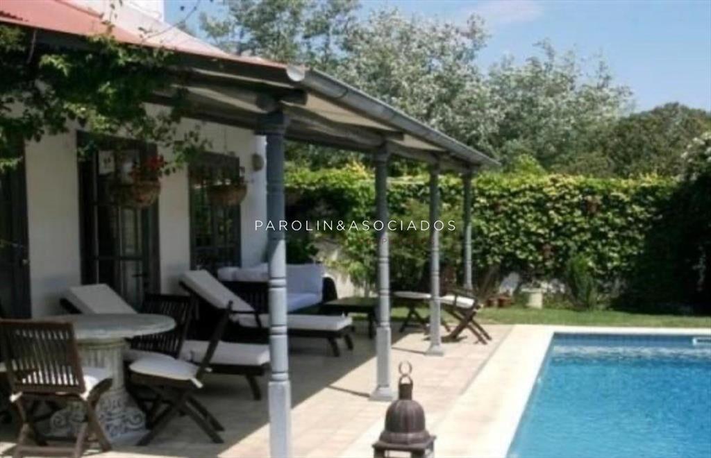 CASA EN VENTA DE 4 DORMITORIOS EN LA BARRA
