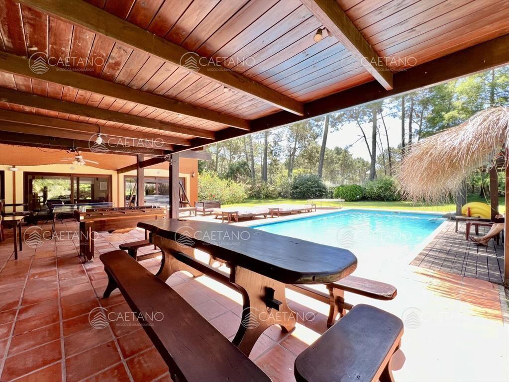 Casa en barrio residencial con 3000 m2 de parque