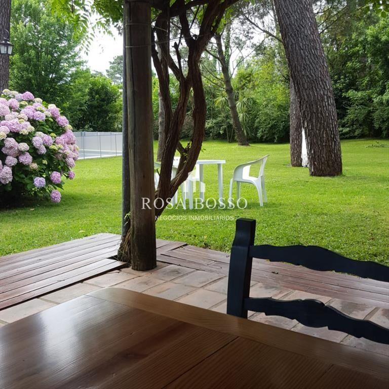 Excelente casa en alquiler en zona residencial!!! Consulte!
