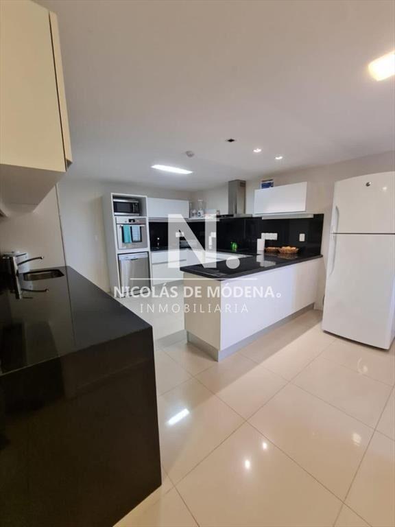 Apartamento de 3 domitorios en suite, frente al