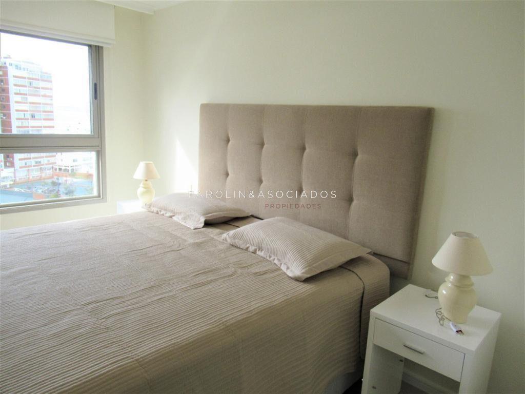 Hermoso apartamento en venta con agradable vista al mar en