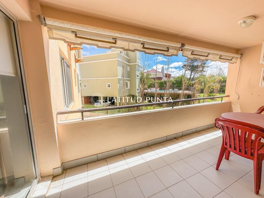 Pinares, apartamento de 3 dormitorios frente al
