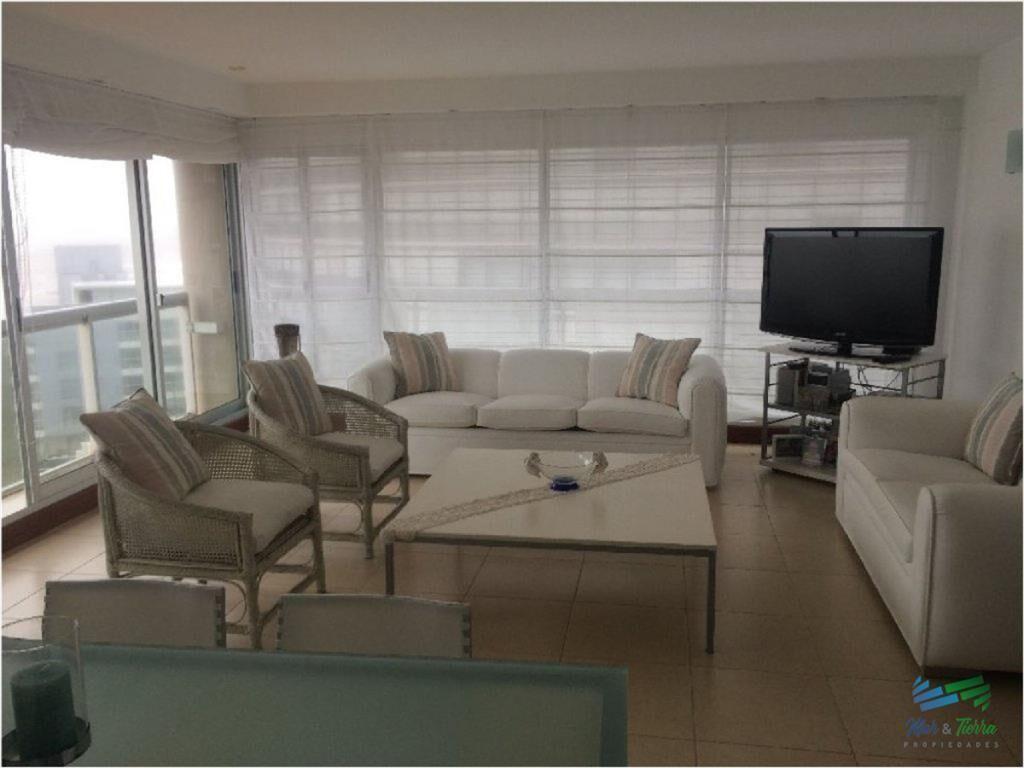 Apartamento en venta, piso alto con vista al mar