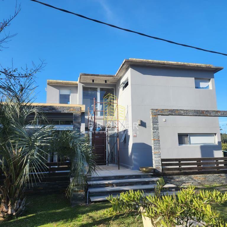 Casa en Venta 3 dormitorios con vista al mar en barrio priv