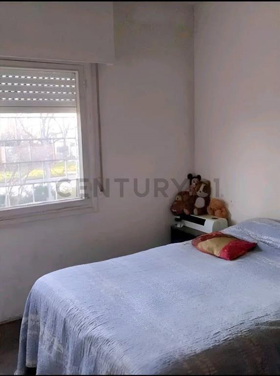 CASA 2 DOR / JARDIN/ ENTRADA AUTO/ PARRILLERO. ACEPTA BAN...