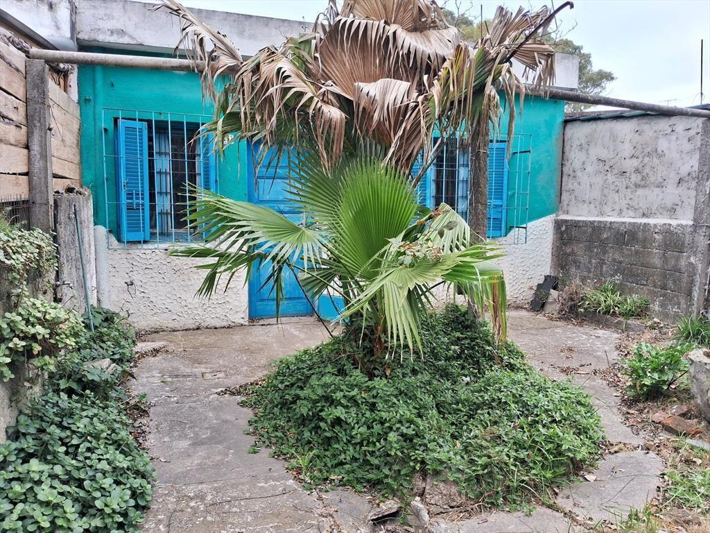 Venta de casa para reciclar en Punta de Rieles.