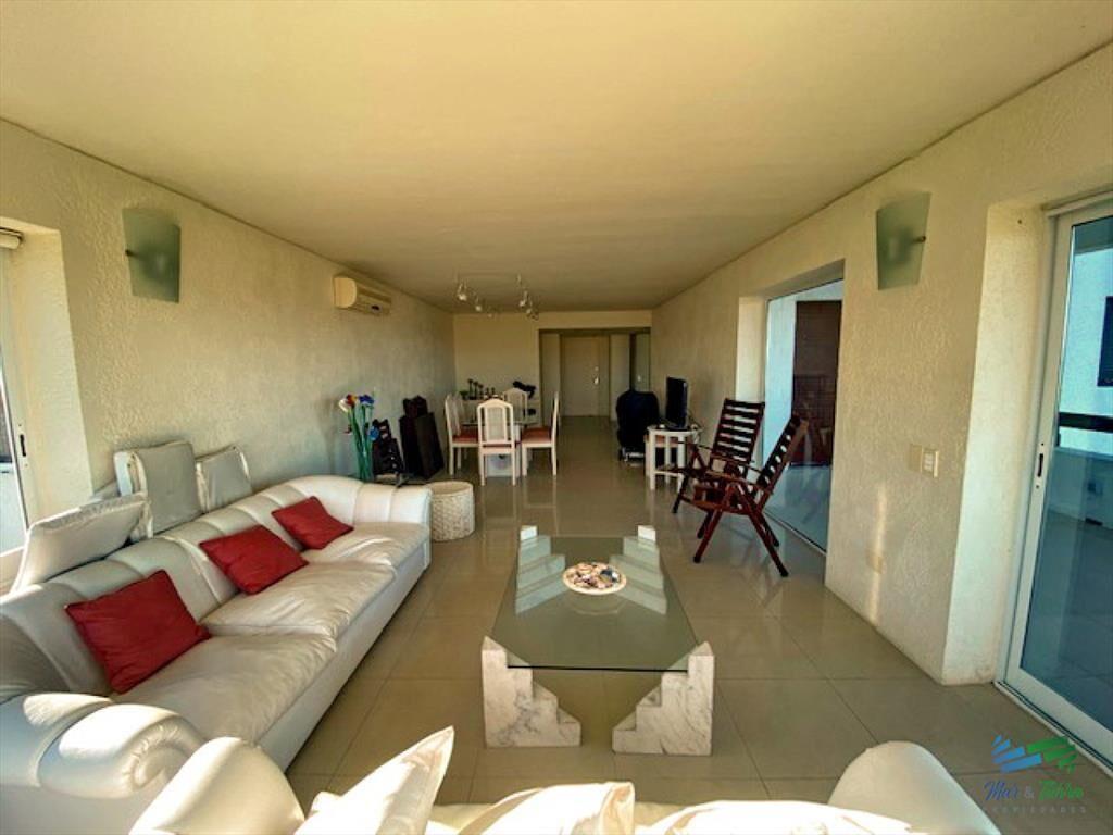 Apartamento de 3 dormitorios con vista al mar del