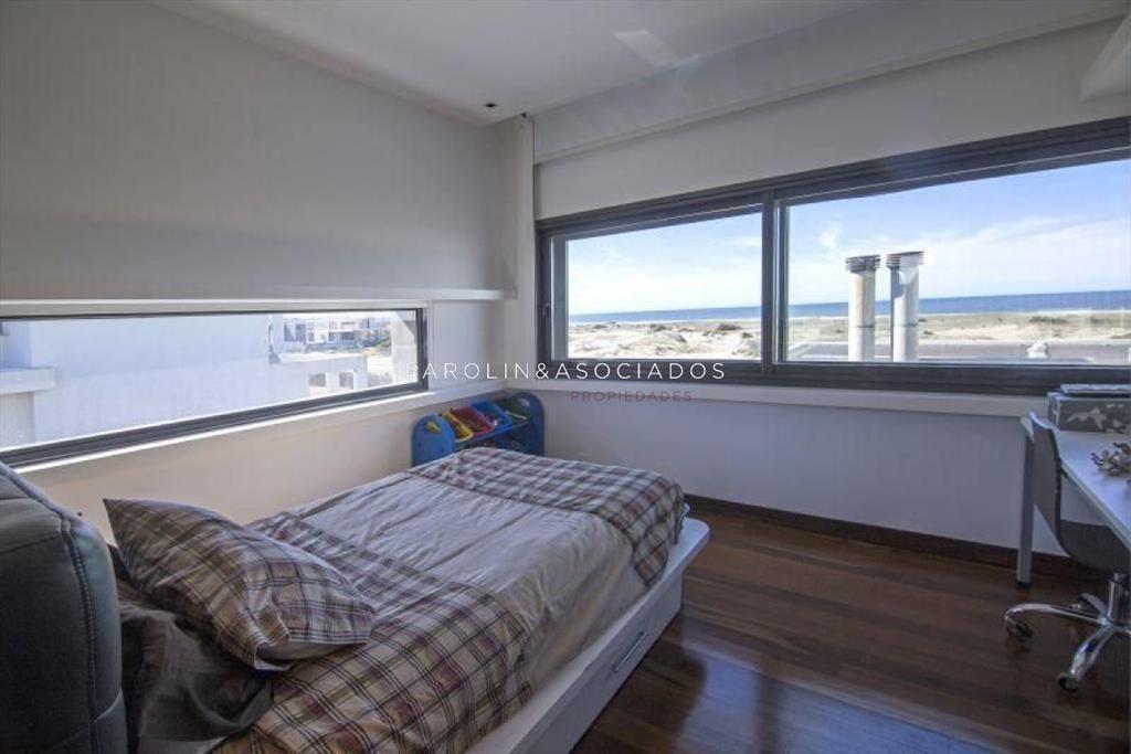 Casa de 4 dormitorios en venta en Manantiales,