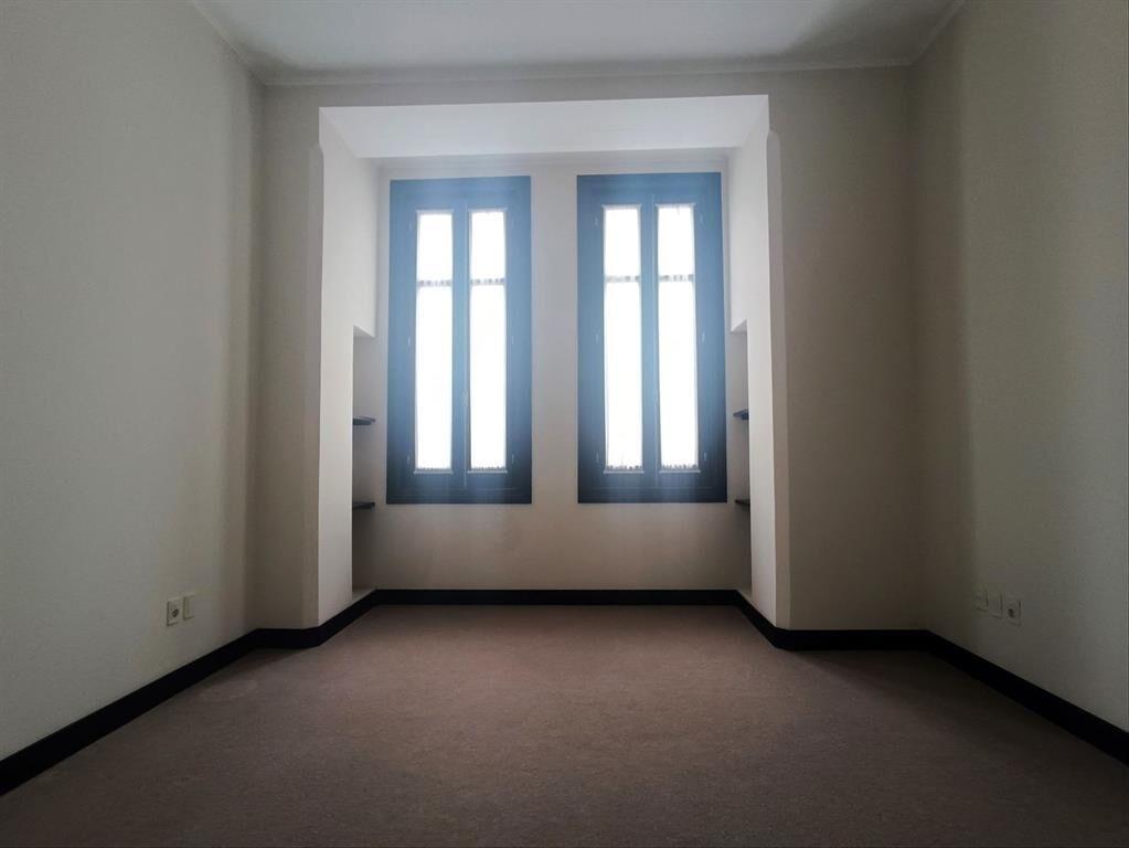 ALQUILER-OFICINA- CIUDAD VIEJA - PARA ENTRAR