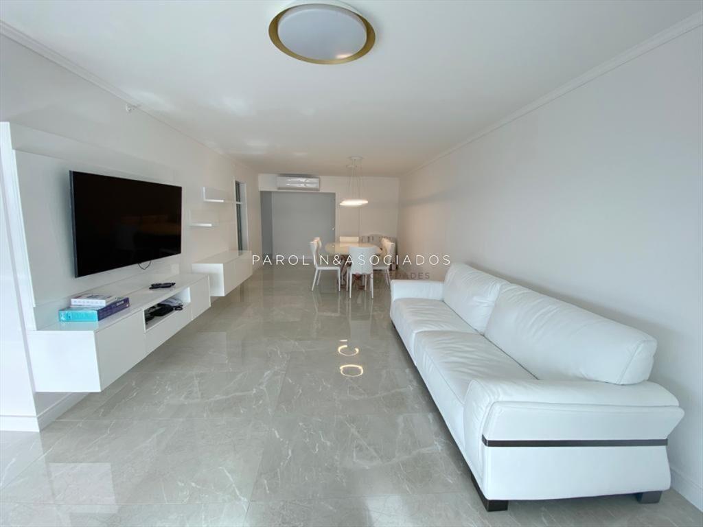 Apartamento de 3 dormitorios en venta en Miami