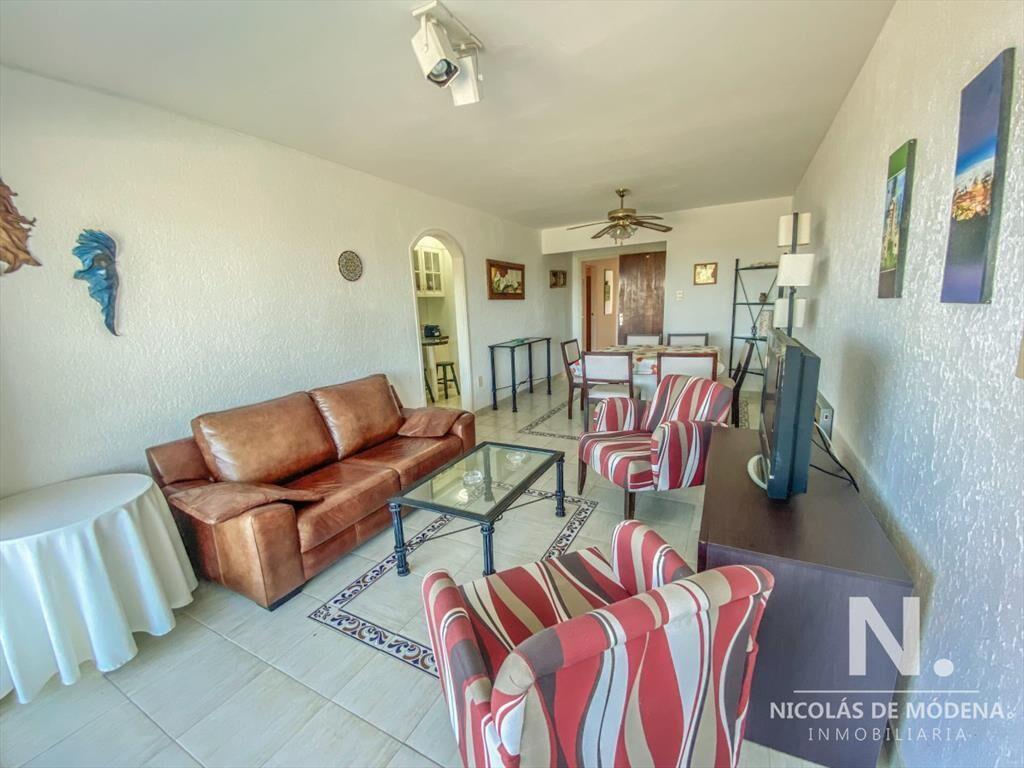 Se vende apartamento en Primera linea playa mansa 2 dormito