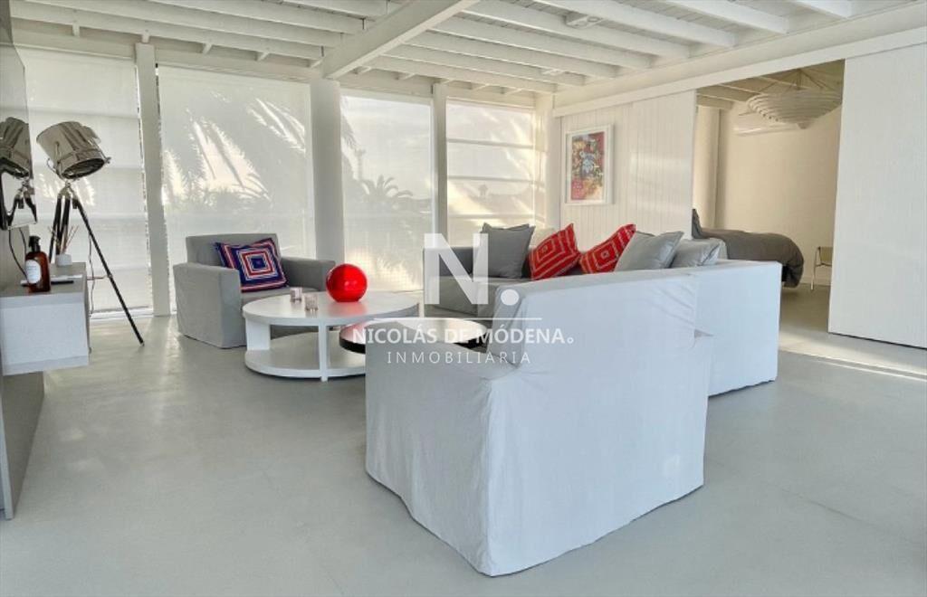 En venta casa de 5 dormitorios en la Barra.