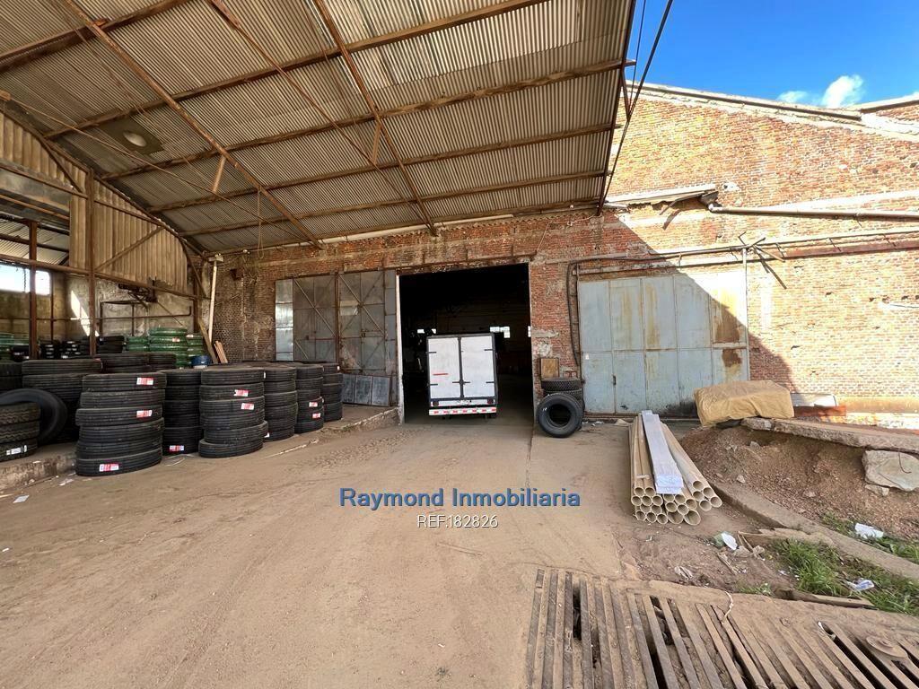 1200m2 contruidos en terreno de 3500m2 en Bella Vista