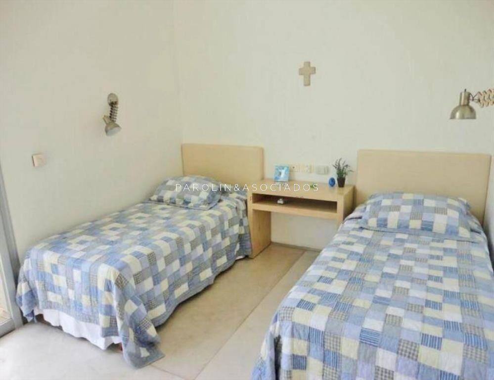 Casa en venta de 4 dormitorios en Laguna Blanca,