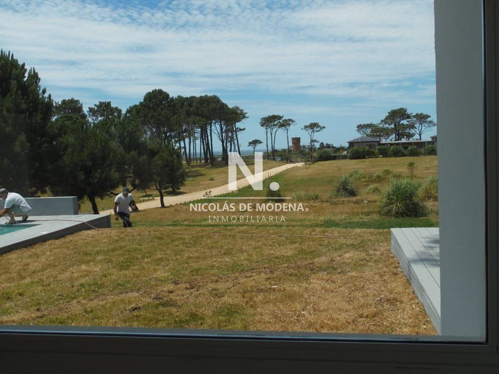 Casa de 5 Dormitorios en Jose Ignacio - Barrio Privado Pina