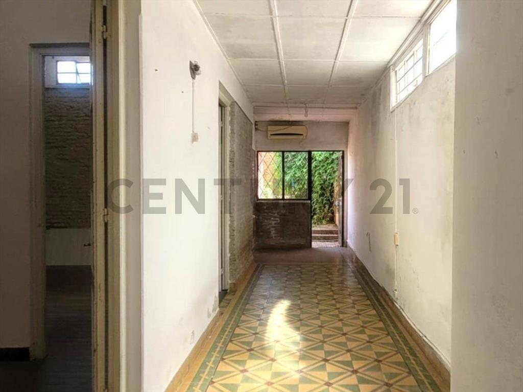 VENTA CASA A RECICLAR EN REDUCTO 100 m2 Al frente PH acep...