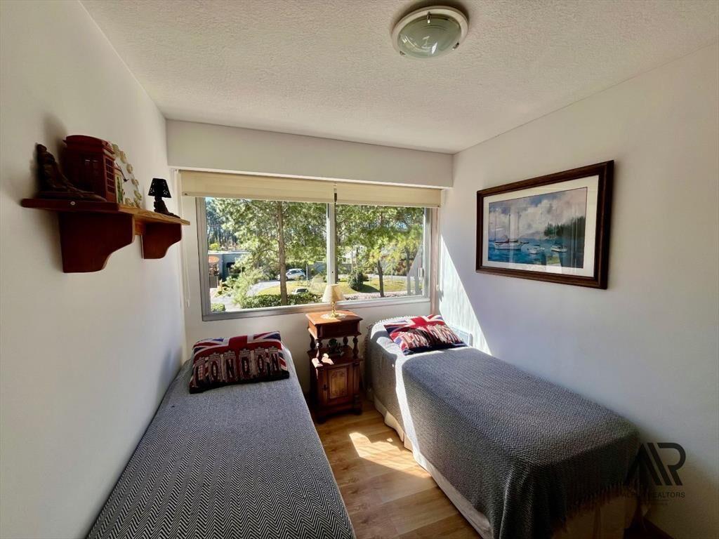 Apartamento en venta c/ cochera en Cantegril
