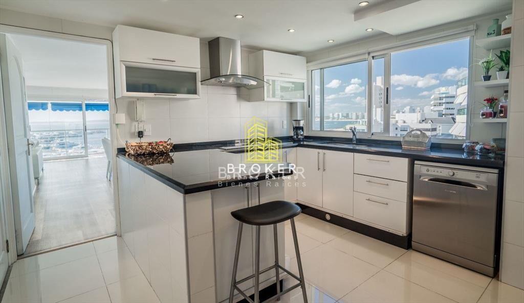 Apartamento En Venta De 6 Dormitorios En Punta