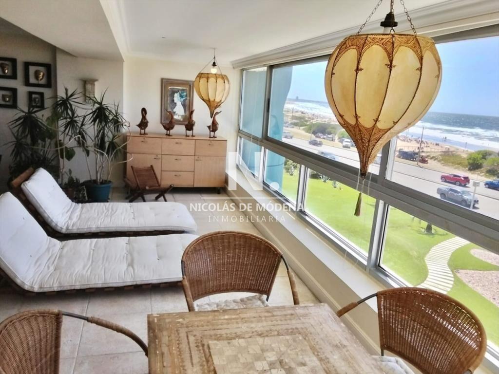Exclusivo Apartamento Frente al Mar en Playa - de