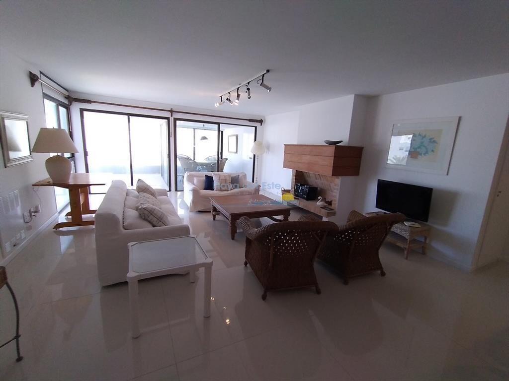 apartamento con vista a playa brava zona de