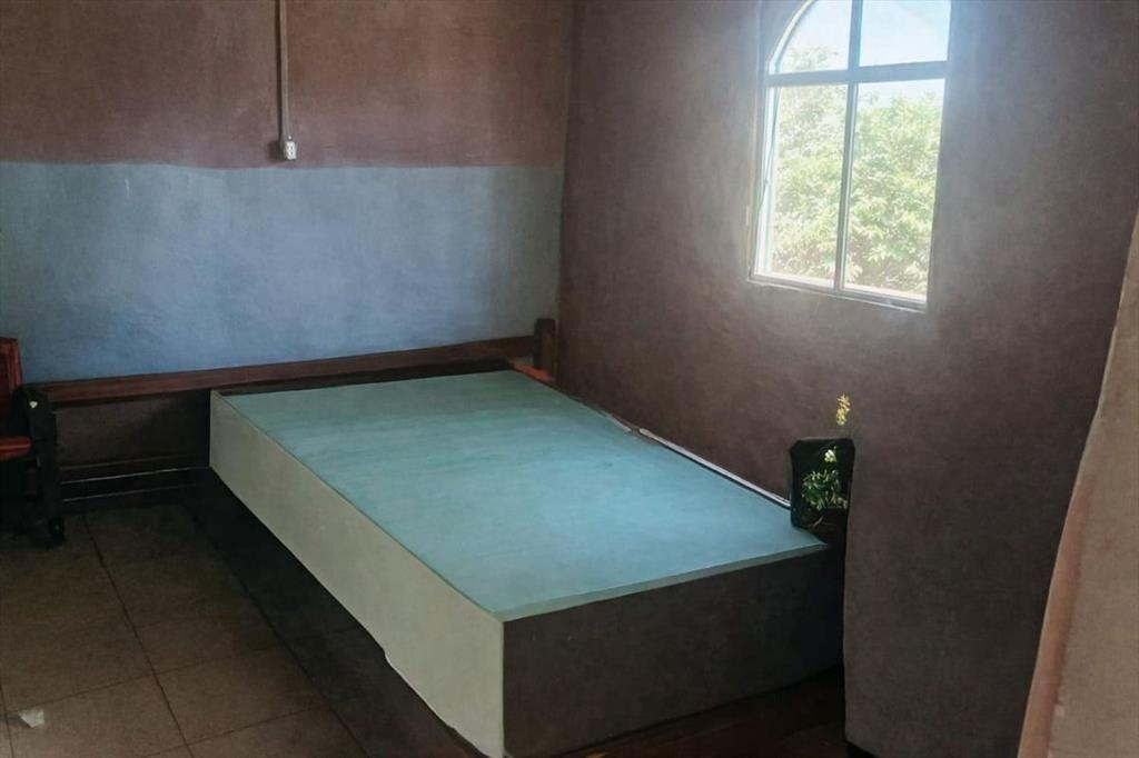 CASA CON GRAN TERRENO