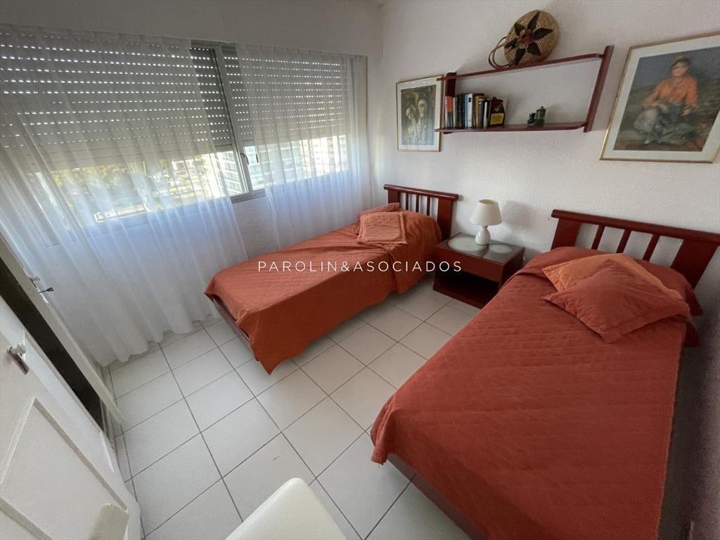 Apartamento en venta de 3 dormitorios en torre