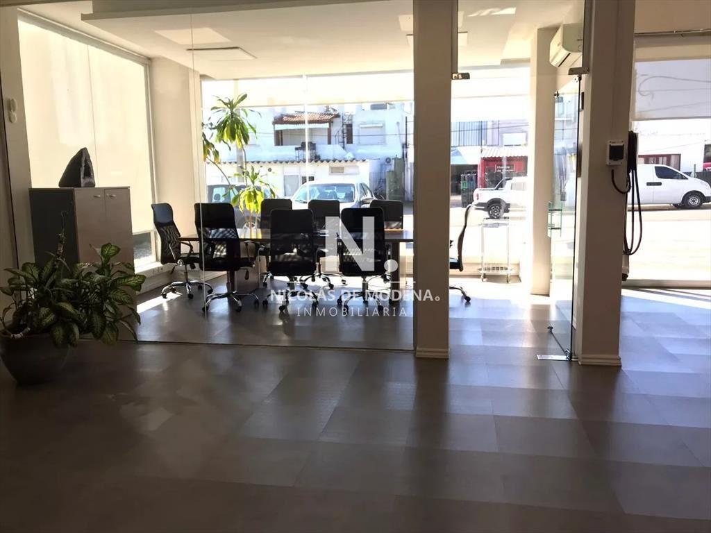 Alquila Oficina en Maldonado de 2 plantas.